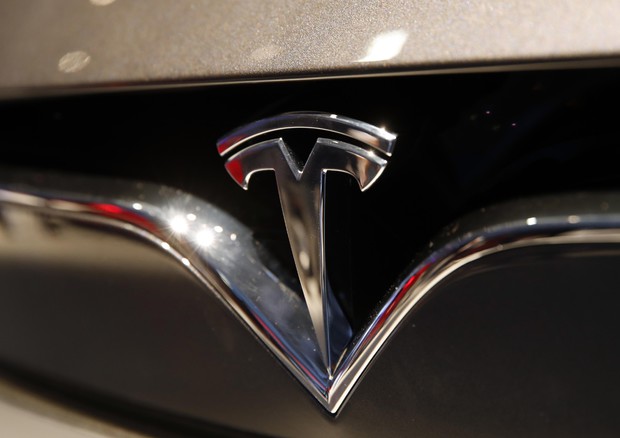 Tesla chiude il trimestre con una perdita di 702 milioni dollari © AP