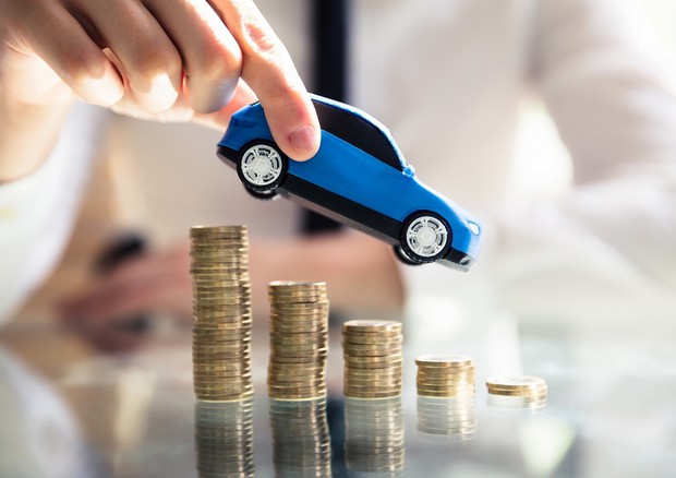 Rc auto -25% da 2012, assicurazioni detengono 15% debito © ANSA