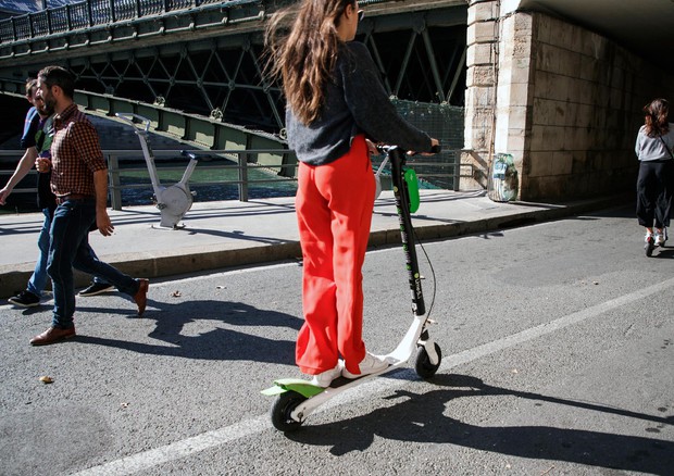 Milano, sperimentazione per monopattini e hoverboard © EPA