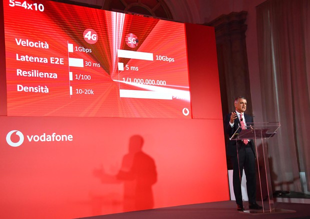 L'amministratore delegato di Vodafone Italia, Aldo Bisio, durante l'incontro per il lancio della rete  5G a Milano © ANSA
