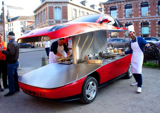 In Francia splendida Fiat Coupé Anni '90 diventa friggitoria © ANSA