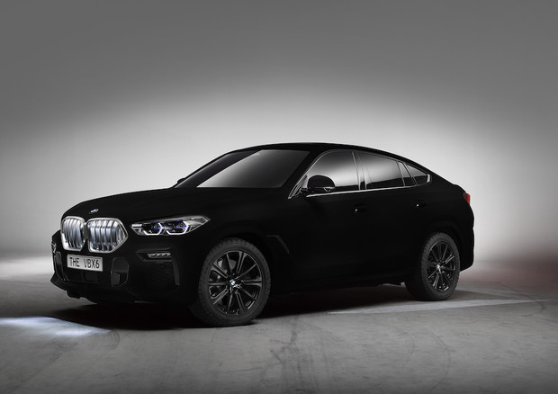 Salone Francoforte, BMW X6 VBX2 prima auto 'nero assoluto' © ANSA
