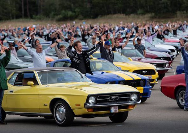 Ford, in Belgio il più grande raduno di Mustang: oltre 1.300 © ANSA
