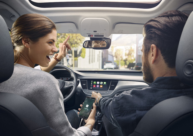 Navigatore live e servizi connessi con OpelConnect © Opel 