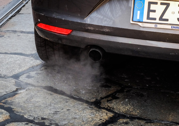 Smog, a Roma si valuta stop auto diesel per martedì © ANSA