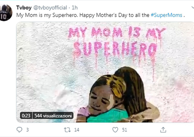 'My Mom is my Superhero', le immagini postate dall'artista italiano Tvboy in occasione della Festa della mamma © ANSA