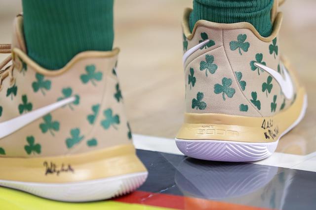 Le scarpe di Kyrie Irving (Celtics) contro gli Atlanta Hawks - Primopiano -  Ansa.it