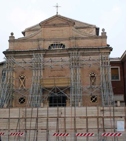 Terremoto: la chiesa lesionata di san Francesco (XIII sec.) a Matelica © Ansa