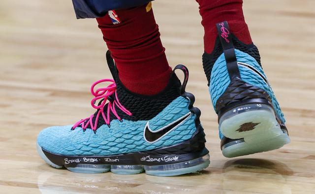 NBA, il nuovo modello di scarpe da basket di LeBron James - Curiosita' -  Ansa.it