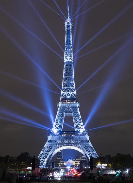Torre Eiffel Illuminata Per Proiezioni Celebrative Giappone Primopiano Ansa It