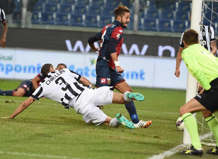 Il gol di Antonini alla Juventus