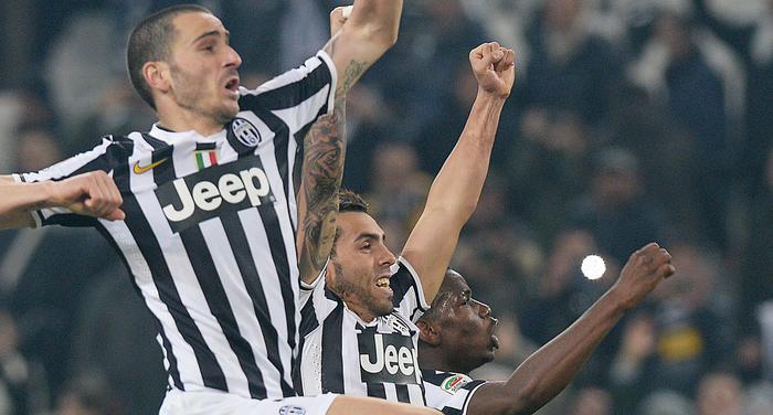 I giocatori della Juventus alla fine di Juventus-Torino (foto: ANSA )