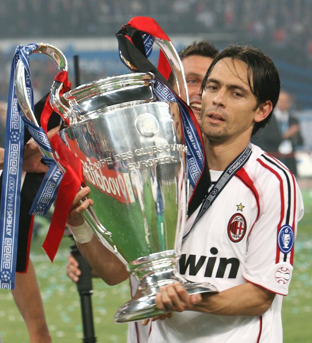 Inzaghi solleva la Champions League vinta ad Atene il 23 maggio 2007 (foto: ANSA)
