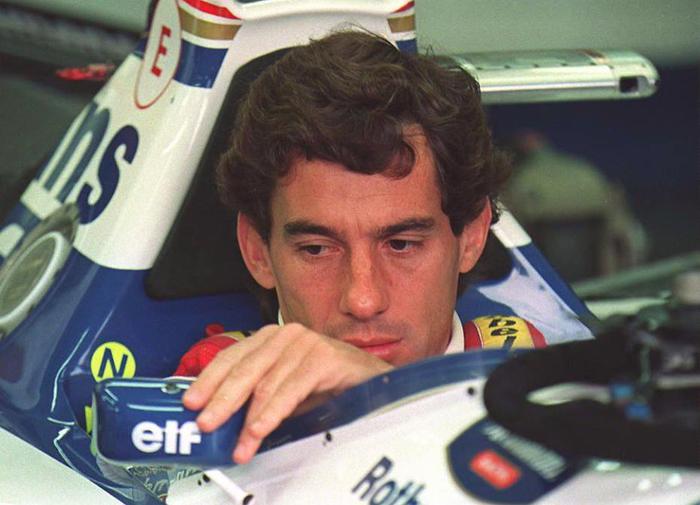 Ayrton Senna dentro la sua Williams prima dell'incidente che provoco' la morte del pilota brasiliano  sul circuito di Imola, 1 maggio 1994 (foto: ANSA)