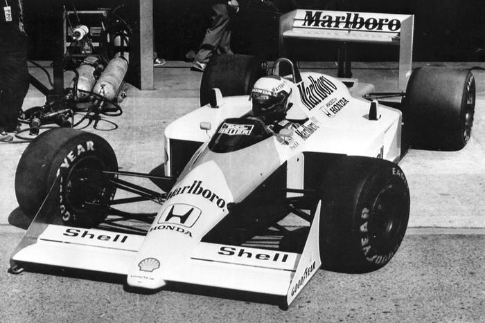 Prima uscita della nuova McLaren di Ayrton Senna in prova sul circuito di Imola, il 23 marzo 1988 (foto: ANSA)