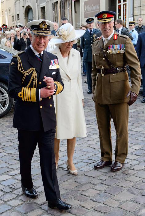 Carlo e Camilla alle celebrazioni per il D-Day (foto: EPA)