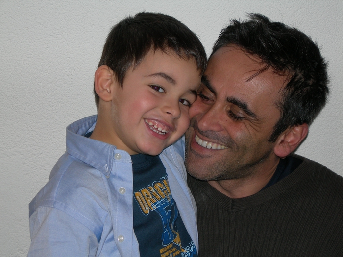 Massimo Tinti con il figlio a Cagliari il 4 febbraio 2007 (foto: ANSA)
