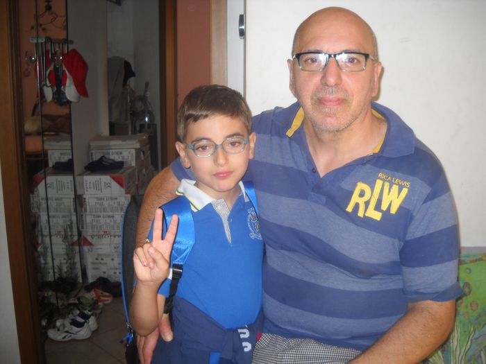 Portos Zilli a Milano con il figlio il 5 febbraio 2013 (foto: ANSA)