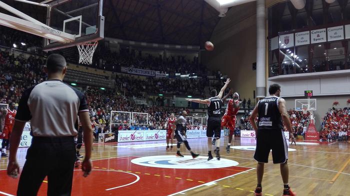 Basket: Trieste batte Udine nel derby, pubblico record - ANSA.it