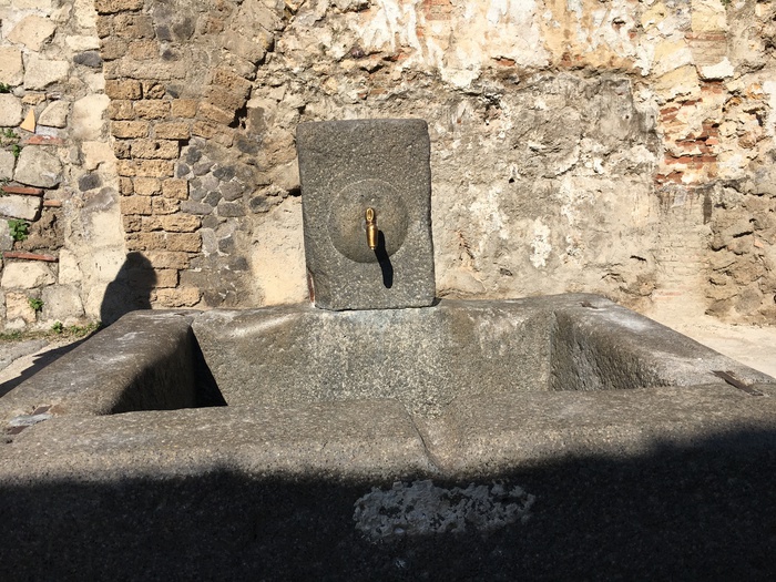 Pompei, restaurate 12 antiche fontane - ANSA.it