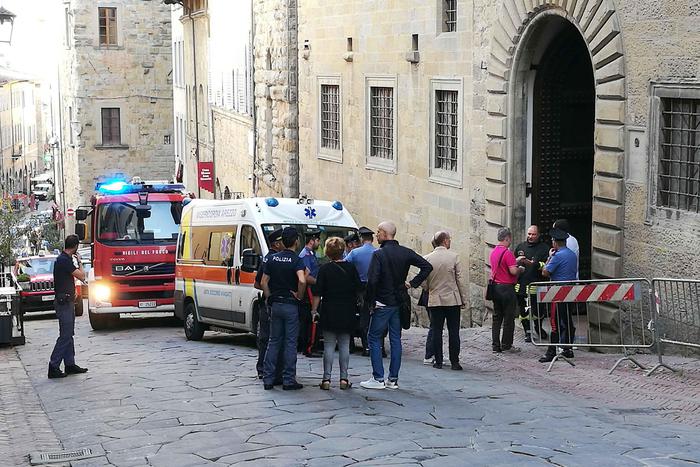 Gas leak at Arezzo archive, two dead - English