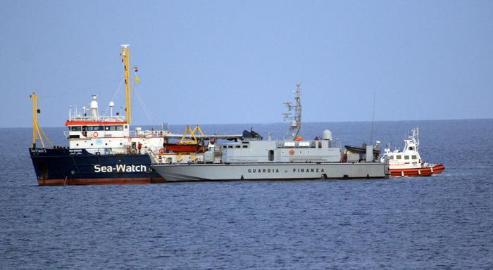 La Sea Watch sbarca a Lampedusa$