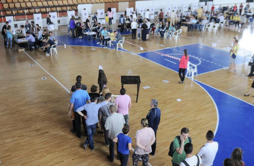 Kosovo parliamentary elections begin without incident © ANSA/EPA