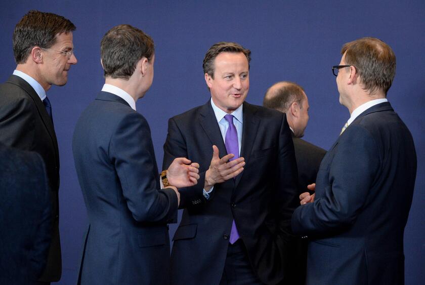 David Cameron scherza con i suoi omologhi © ANSA/EPA
