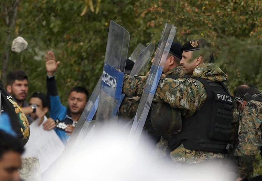 Immigrazione: Macedonia; scontri con polizia,8 feriti © ANSA/AP