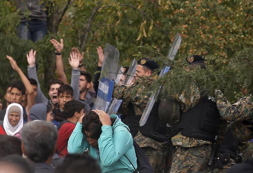 Immigrazione: Macedonia; scontri con polizia,8 feriti © ANSA/AP