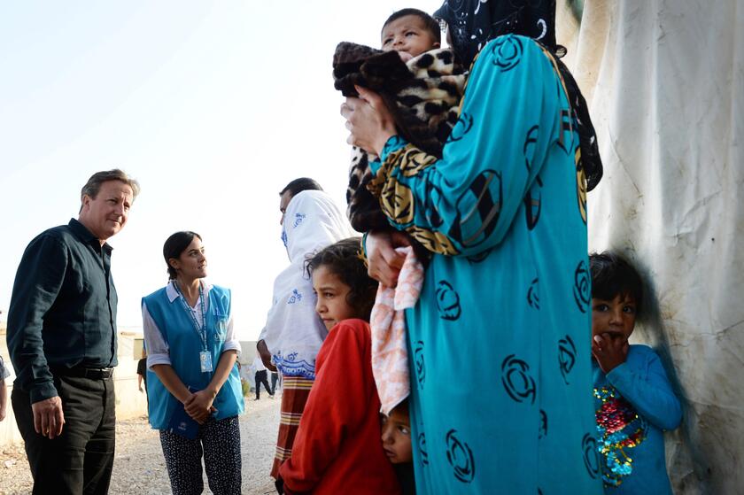 Migranti: Cameron visita campo profughi siriani Libano © ANSA/AP