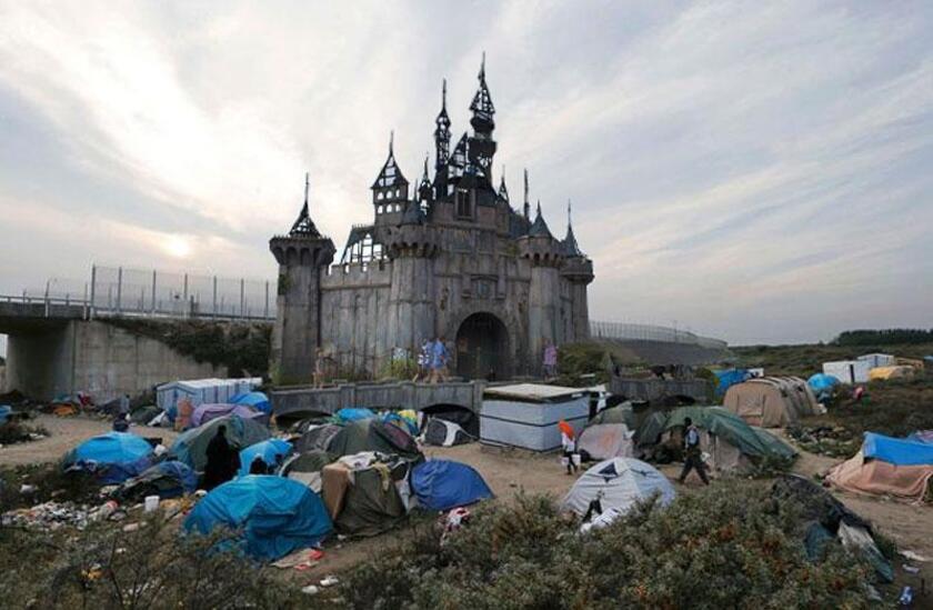 Migranti: Dismaland di Banksy a campo profughi Calais - ALL RIGHTS RESERVED