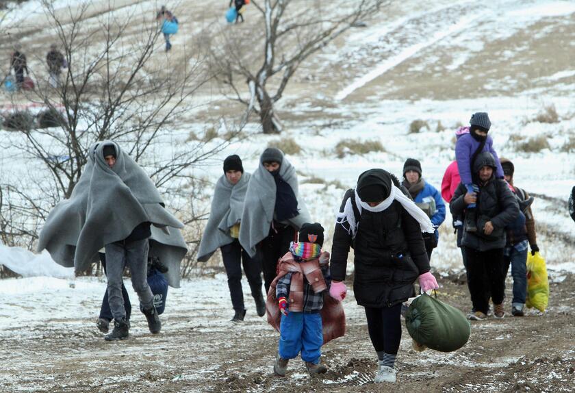 Migranti in Serbia - RIPRODUZIONE RISERVATA