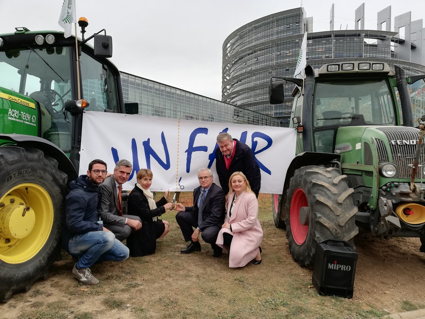 Agricoltori Ue a Strasburgo per norme contro pratiche sleali - RIPRODUZIONE RISERVATA