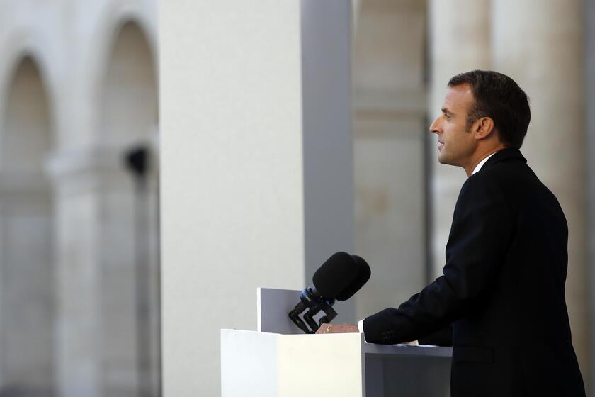 Aznavour: Macron, in Francia i poeti non muoiono mai © ANSA/AP