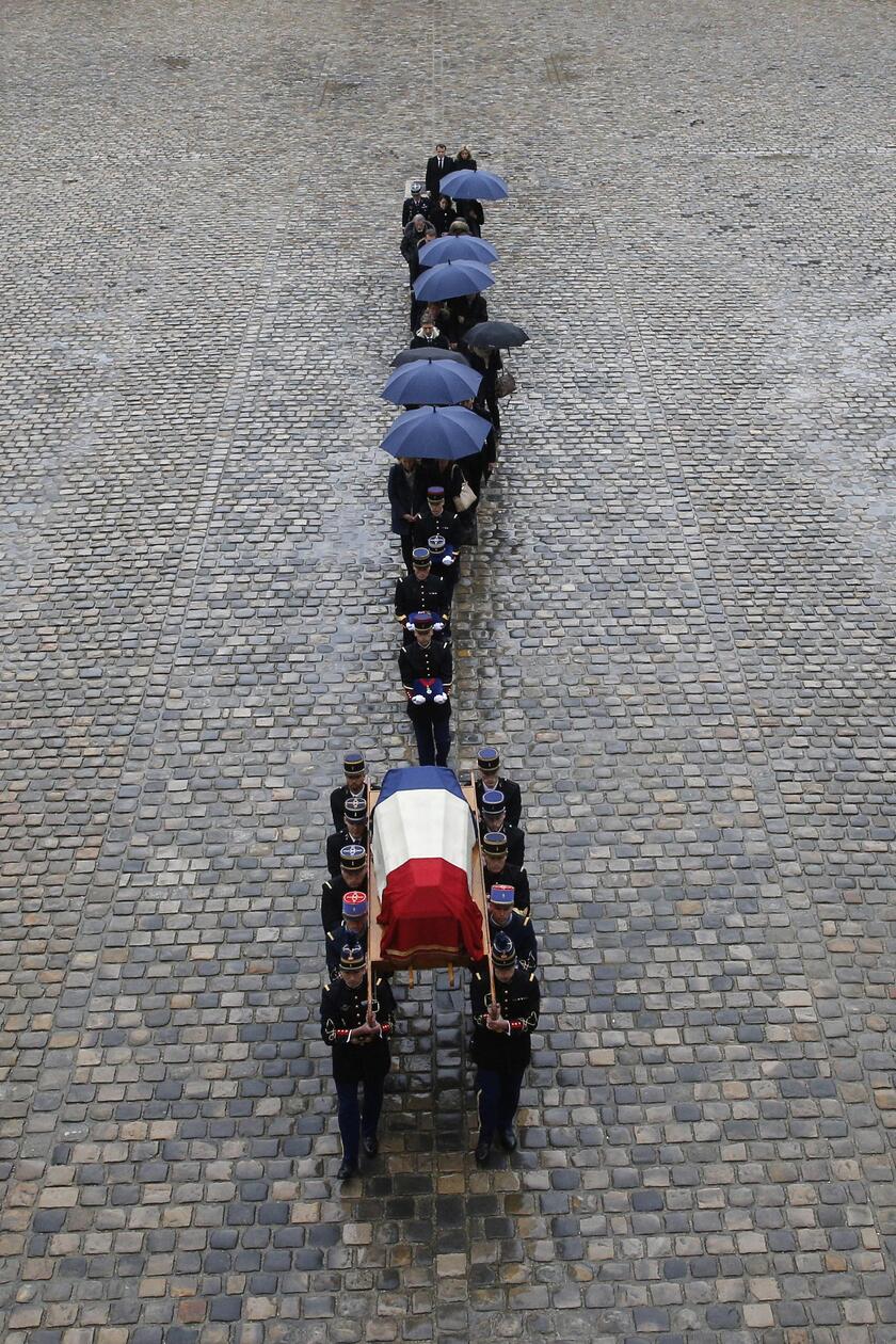 Francia: funerali gendarme-eroe, commozione agli Invalidi © ANSA/AP