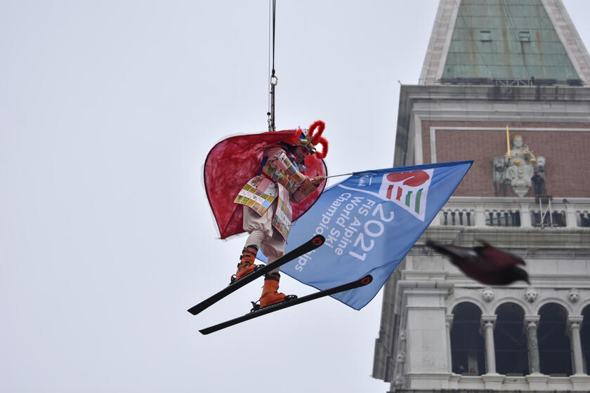VENICE, CARNIVAL SEASON, THE FLIGHT OF THE EAGLE - ALL RIGHTS RESERVED