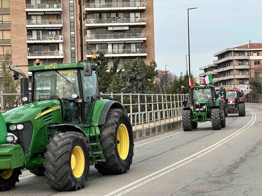 Protesta trattori, stop traffico sull 'Adriatica in Basso Molise - ALL RIGHTS RESERVED