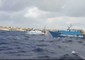 Lampedusa, pescatori depongono fiori © ANSA