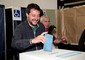 Il segretario della Lega Nord Matteo Salvini vota per le elezioni comunali a Milano © Ansa