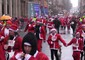 Glasgow, la corsa benefica di migliaia di Babbo Natale © ANSA