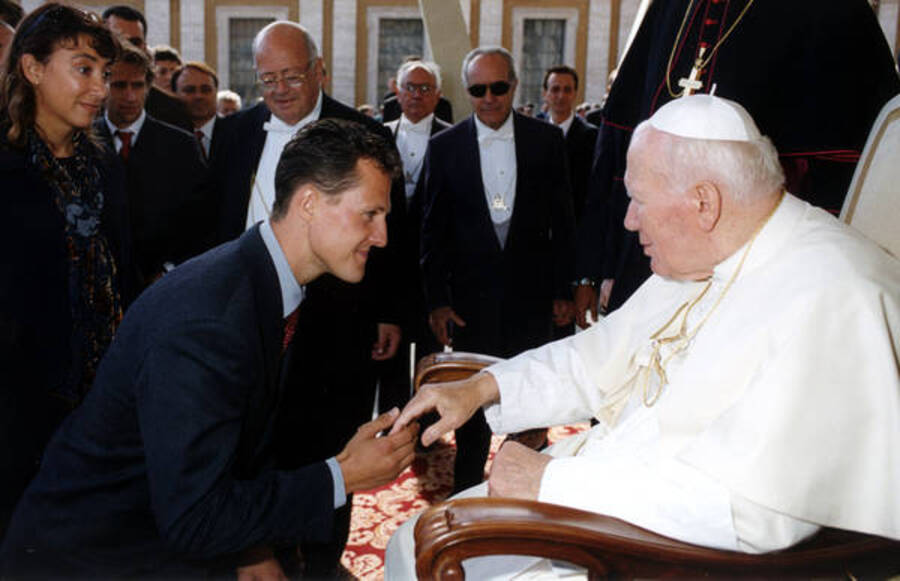 6 ottobre 1999: Giovanni Paolo II con Michael Schumacher © Ansa