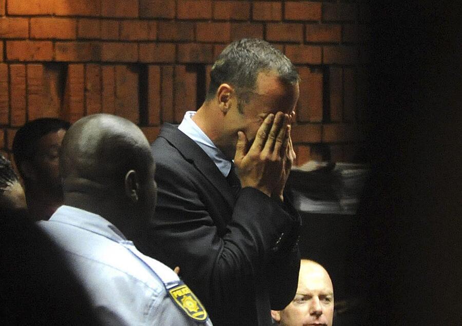 Oscar Pistorius e' stato formalmente incriminato per l'uccisione della fidanzata modella la notte di San Valentino © Ansa