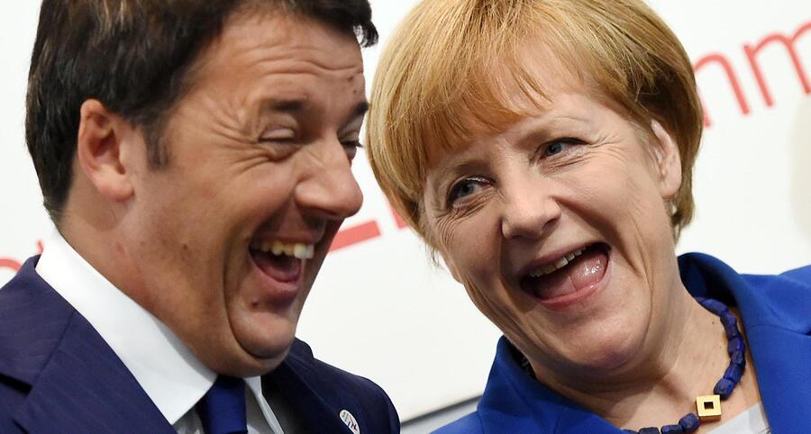 Le risate di Merkel e Renzi al vertice Asem di Milano © Ansa