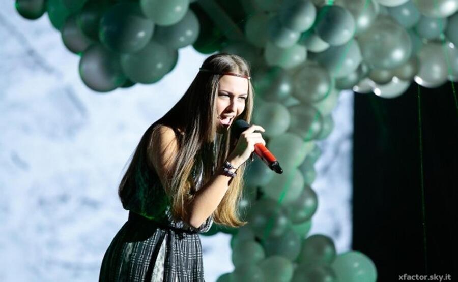 Un momento dell'esibizione di Ilaria durante la semifinale di X Factor © Ansa