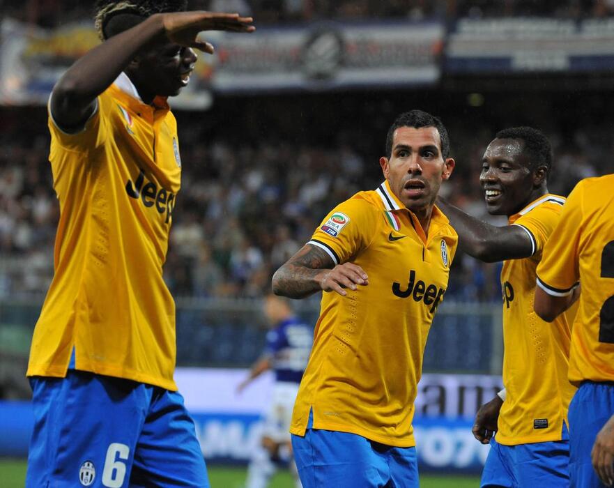 Tevez (c) esulta dopo il gol in Sampdoria-Juve © Ansa