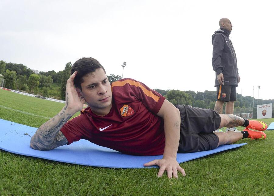 The new AS Roma's forward Manuel Iturbe during his first training section © Ansa