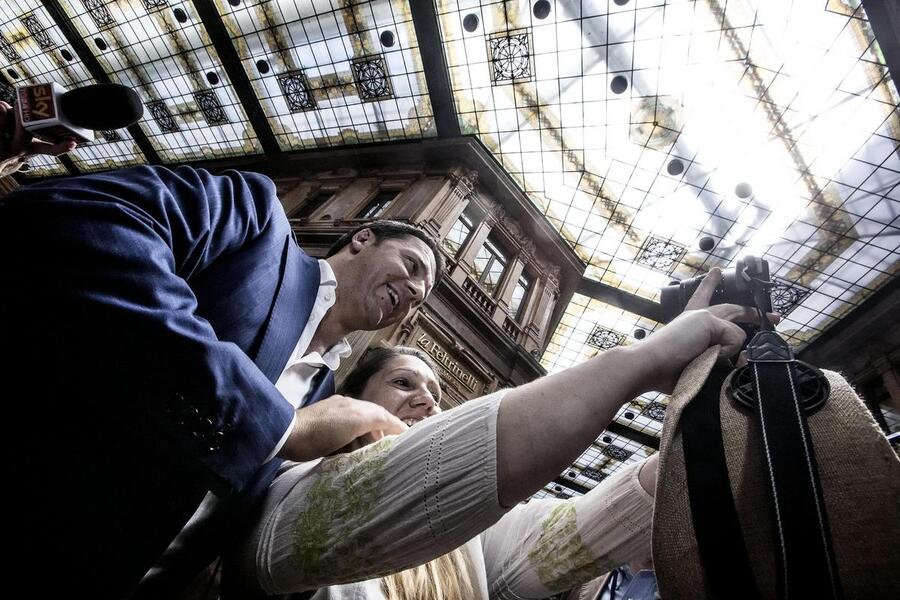 Renzi fa shopping alla Feltrinelli di Roma © 