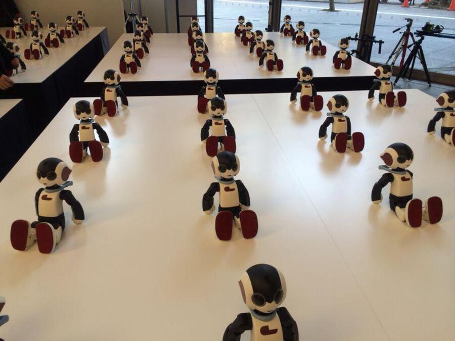A Tokyo 100 piccoli robot danzano per terza edizione Robi © Ansa