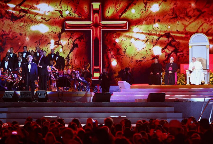 Il Papa a Philadelphia, l'esibizione di Andrea Bocelli e Aretha Franklin © Ansa